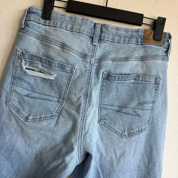 American Eagle strigid curvy mom jean distressed denim jeans size 8 - Picture 4 of 6